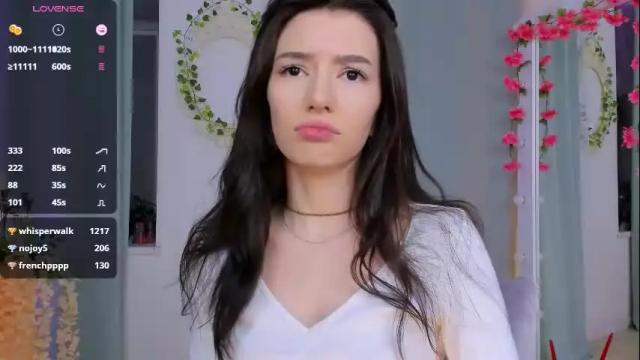 Image 2 of julietaromaniss Stream on Chaturbate on 6 days ago