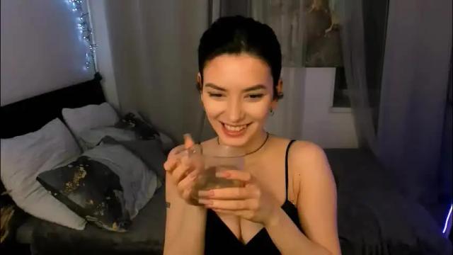 Image 11 of julietaromaniss Stream on Chaturbate on 1 month ago