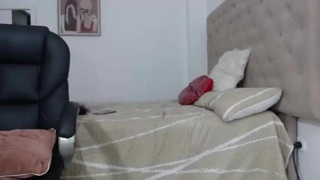 Image 12 of julietauzumaki Stream on Chaturbate on 17 months ago