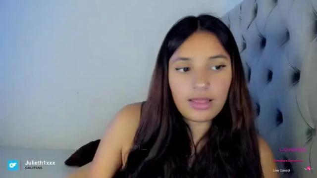Image 11 of julieth1_ Stream on Chaturbate on 17 months ago