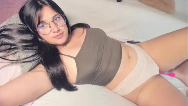 Image 8 of julieth1_ Stream on Chaturbate on 1 month ago