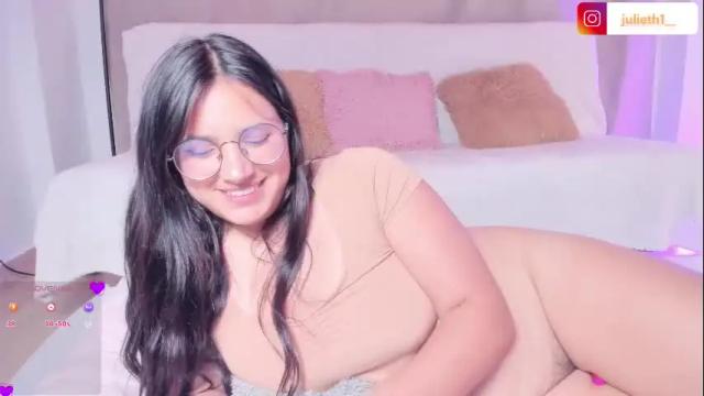 Image 4 of julieth1_ Stream on Chaturbate on 21 days ago