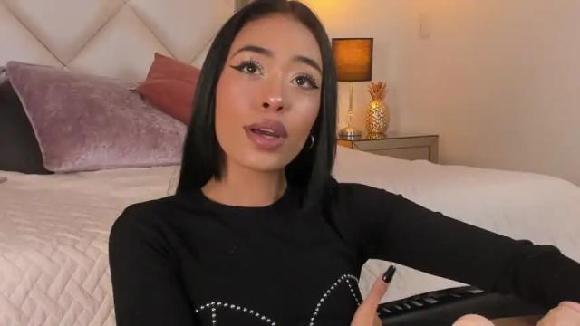 Image 8 of julietha_3 Stream on Chaturbate on 14 months ago