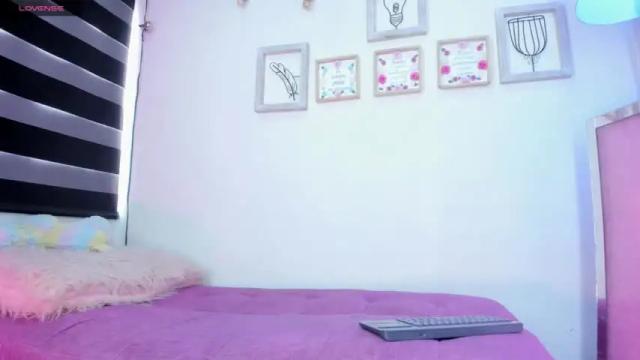 Image 11 of julietha_dubois Stream on Chaturbate on 17 months ago