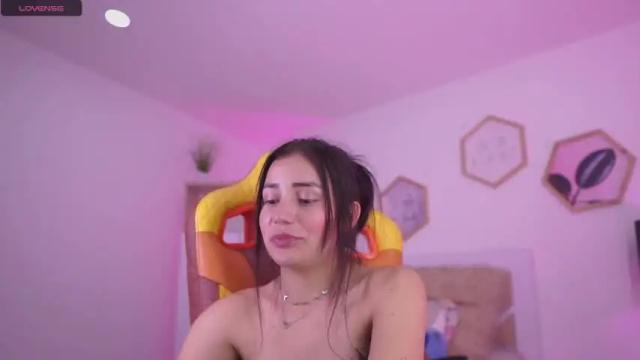 Image 2 of julietha_dubois Stream on Chaturbate on 15 months ago