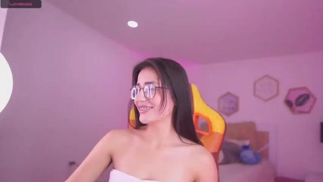 Image 3 of julietha_dubois Stream on Chaturbate on 15 months ago