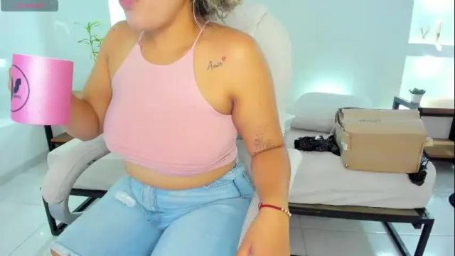 Image 2 of julietha_taylor Stream on Chaturbate on 23 days ago