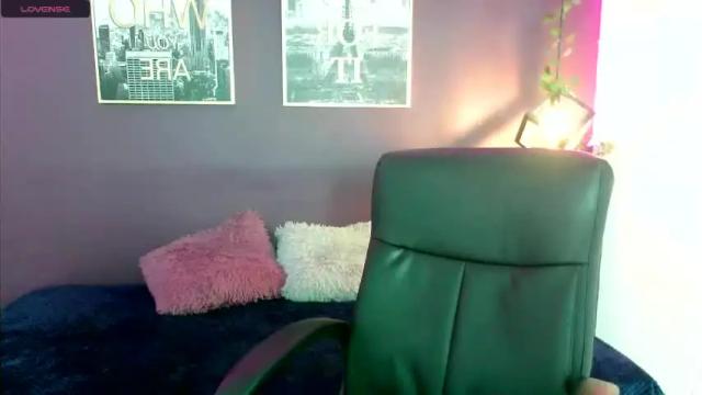 Image 4 of juliettawright1 Stream on Chaturbate on 16 months ago