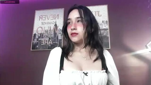 Image 3 of juliettawright1 Stream on Chaturbate on 16 months ago