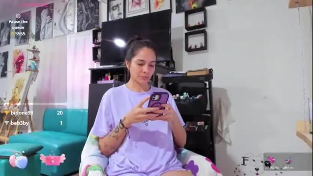 Image 3 of juliette_sweet05 Stream on Chaturbate on 1 month ago