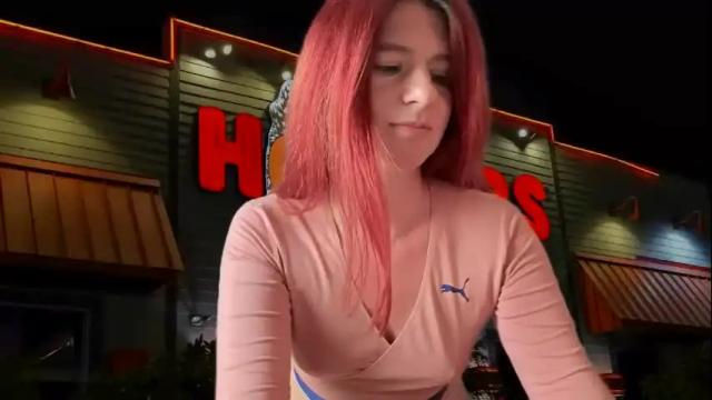 Image 12 of julietterosie Stream on Chaturbate on 2 months ago