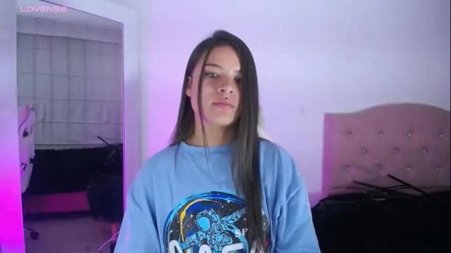 Image 3 of juliieta_swet Stream on Chaturbate on 14 days ago