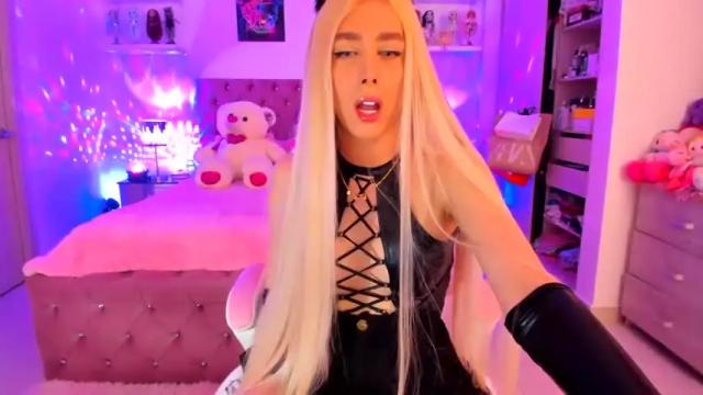 Image 12 of juliipink Stream on Chaturbate on 18 months ago