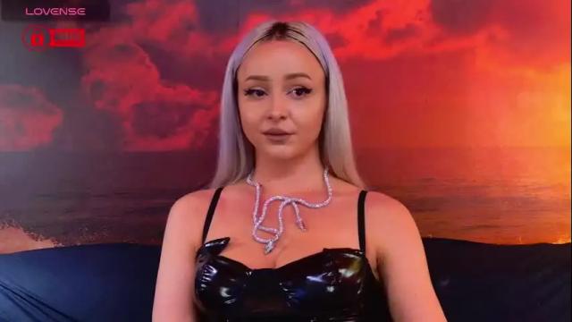Image 10 of julliamilerrr Stream on Chaturbate on 2 months ago