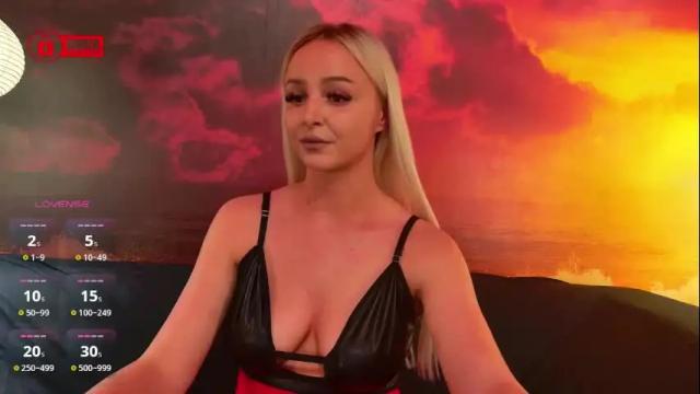 Image 11 of julliamilerrr Stream on Chaturbate on 6 days ago