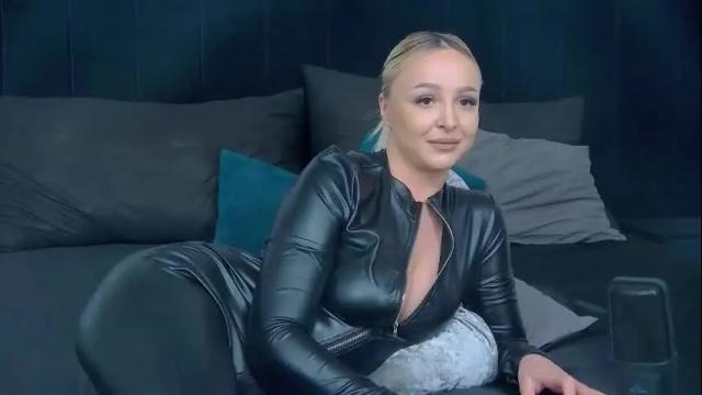Image 11 of julliamilerrr Stream on Chaturbate on 3 months ago