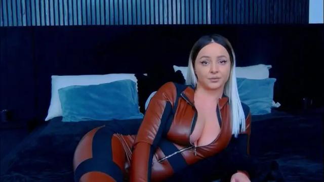 Image 12 of julliamilerrr Stream on Chaturbate on 2 months ago