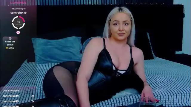 Image 6 of julliamilerrr Stream on Chaturbate on 1 day ago