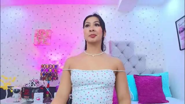 Image 3 of jullietareyes Stream on Chaturbate on 11 days ago