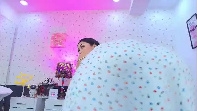 Image 6 of jullietareyes Stream on Chaturbate on 11 days ago