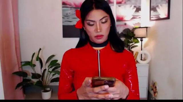 Image 10 of jullimiller Stream on Chaturbate on 2 months ago