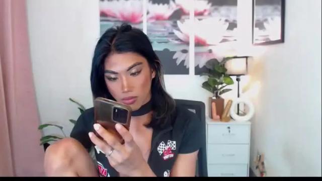 Image 10 of jullimiller Stream on Chaturbate on 2 months ago