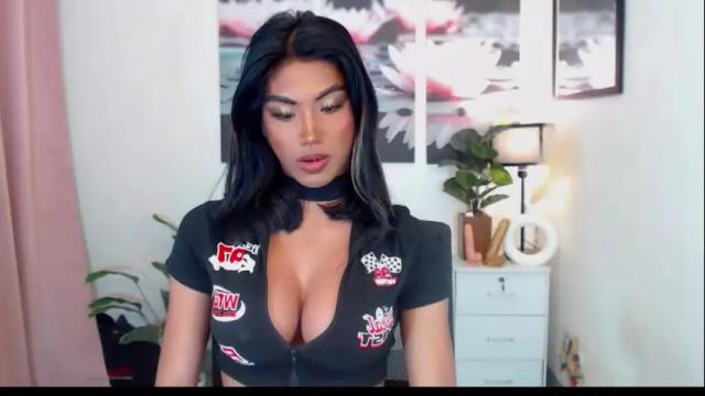 Image 11 of jullimiller Stream on Chaturbate on 2 months ago