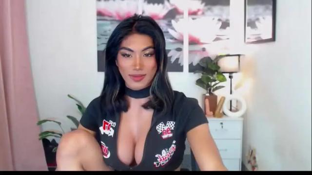 Image 7 of jullimiller Stream on Chaturbate on 2 months ago