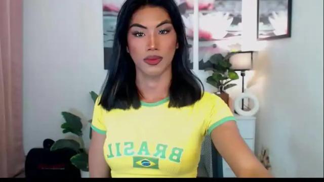 Image 11 of jullimiller Stream on Chaturbate on 2 months ago
