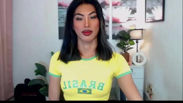 Image 12 of jullimiller Stream on Chaturbate on 2 months ago