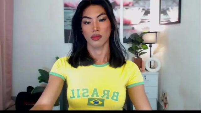 Image 3 of jullimiller Stream on Chaturbate on 2 months ago