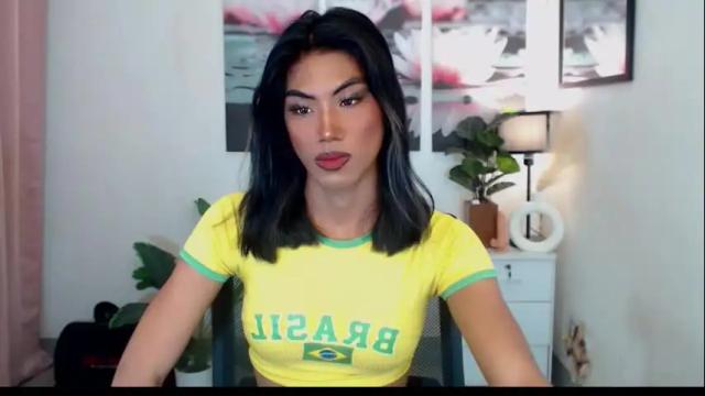 Image 4 of jullimiller Stream on Chaturbate on 2 months ago