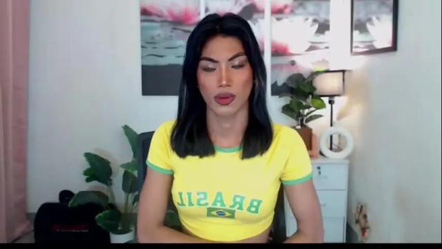 Image 7 of jullimiller Stream on Chaturbate on 2 months ago