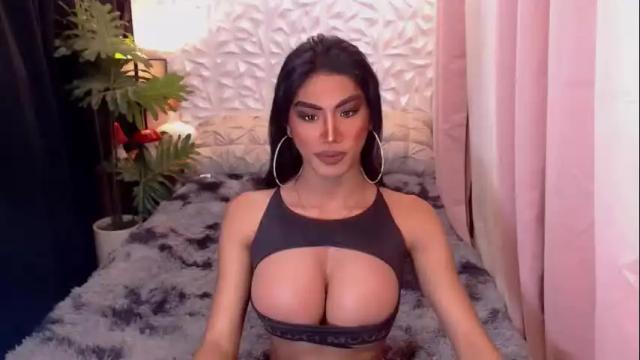Image 2 of jullimiller Stream on Chaturbate on 15 days ago