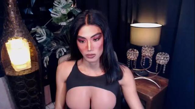 Image 4 of jullimiller Stream on Chaturbate on 13 days ago