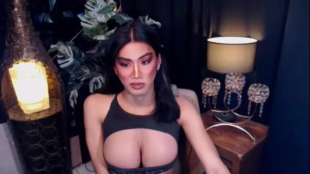 Image 7 of jullimiller Stream on Chaturbate on 13 days ago