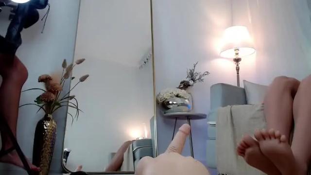 Image 4 of jully_lov Stream on Chaturbate on 4 months ago