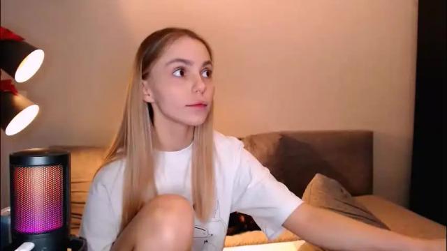 Image 3 of julsweet Stream on Chaturbate on 18 days ago