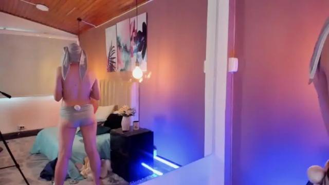Image 2 of juneblake Stream on Chaturbate on 17 months ago