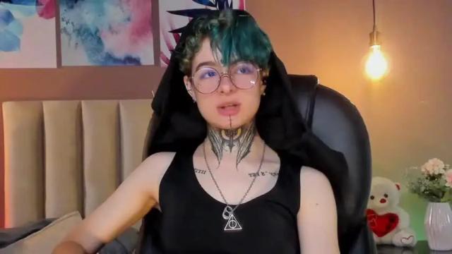 Image 3 of juneblake Stream on Chaturbate on 15 months ago