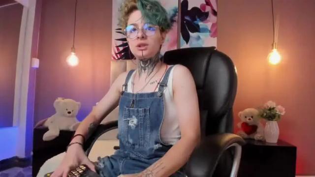 Image 6 of juneblake Stream on Chaturbate on 12 months ago