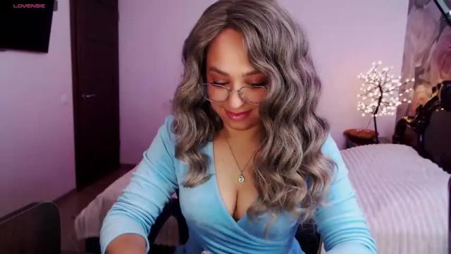 Image 7 of just_a_queen Stream on Chaturbate on 17 months ago