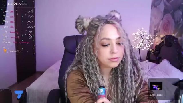 Image 12 of just_a_queen Stream on Chaturbate on 16 months ago