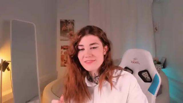 Image 2 of just_curly Stream on Chaturbate on 18 months ago