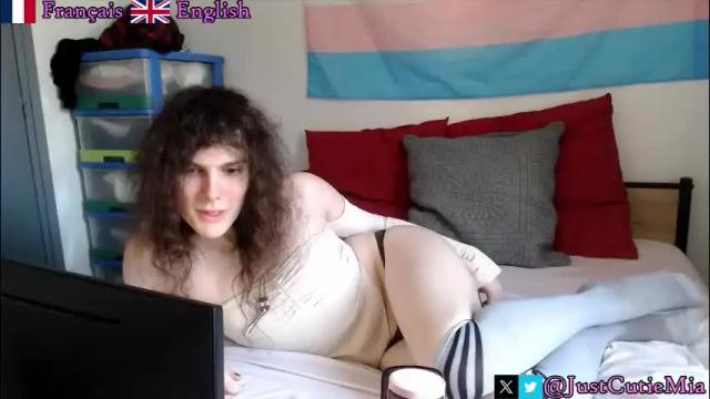 Image 4 of justcutiemia Stream on Chaturbate on 5 months ago