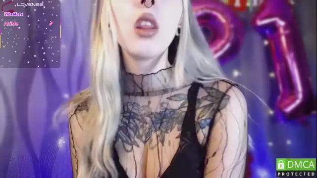 Image 4 of justmeowgirl Stream on Chaturbate on 26 days ago
