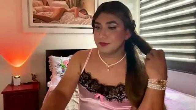 Image 4 of k_i_m_o_r_a_h Stream on Chaturbate on 14 days ago