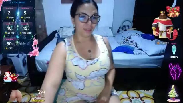 Image 11 of kaarlaa_ Stream on Chaturbate on 1 month ago