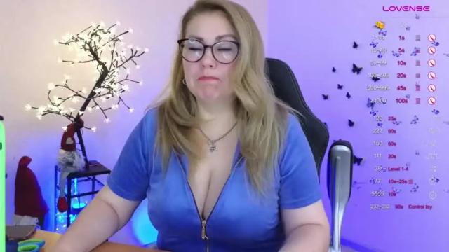 Image 3 of kaassandraa Stream on Chaturbate on 17 months ago