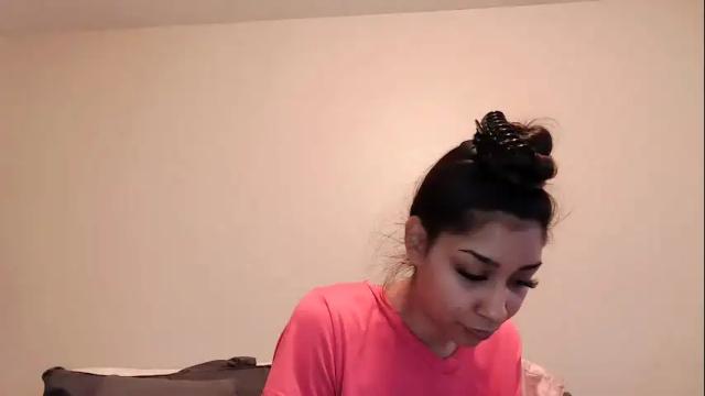 Image 2 of kaelagreen Stream on Chaturbate on 16 months ago